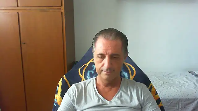 Snapshot of lliuk70mi chatting on June 6, 1:38 pm lliuk70mi online show from June 6, 1:38 pm