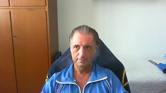 Snapshot of lliuk70mi chatting on June 7, 11:36 am lliuk70mi online show from June 7, 11:36 am