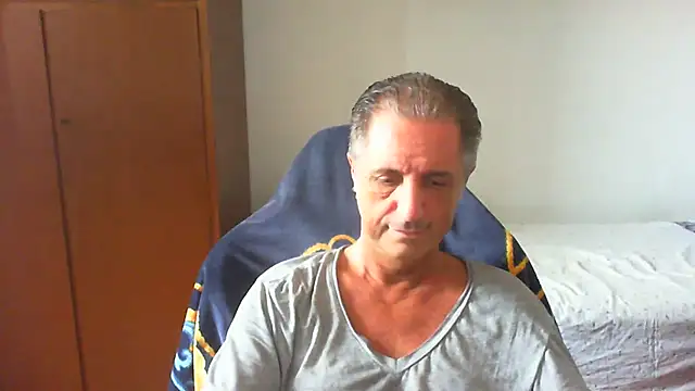 Snapshot of lliuk70mi chatting on July 6, 12:24 pm lliuk70mi online show from July 6, 12:24 pm