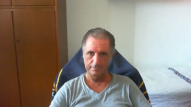 Snapshot of lliuk70mi chatting on July 25, 12:47 pm lliuk70mi online show from July 25, 12:47 pm
