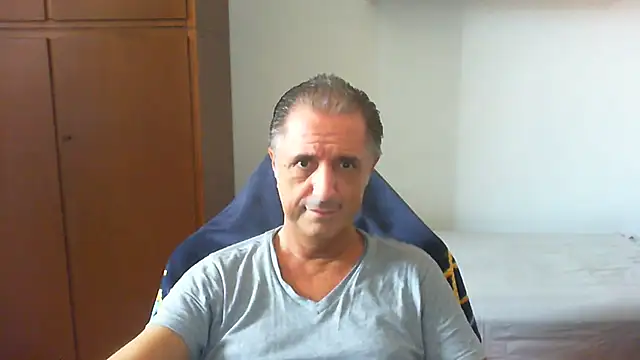 Snapshot of lliuk70mi chatting on August 3, 11:26 am lliuk70mi online show from August 3, 11:26 am