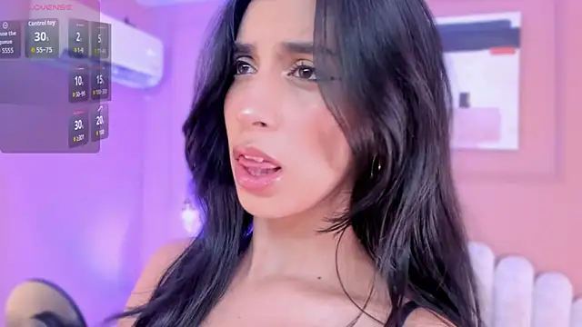 zia cooper online show from April 4, 7:00 pm