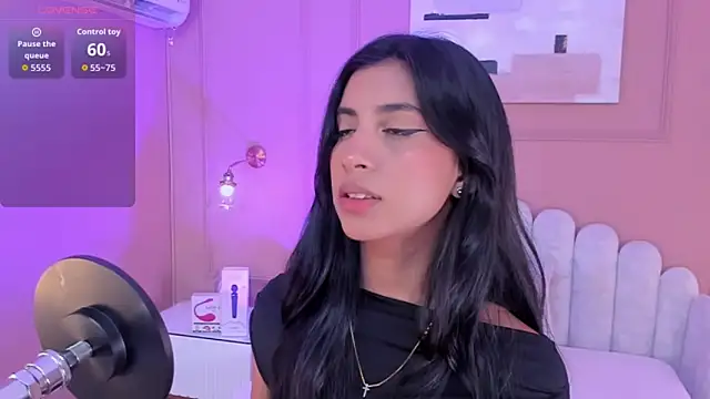 zia cooper online show from April 15, 8:09 pm