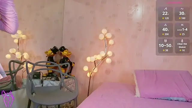 Snapshot of littleebonymommy chatting on April 24, 7:49 pm littleebonymommy online show from April 24, 7:49 pm