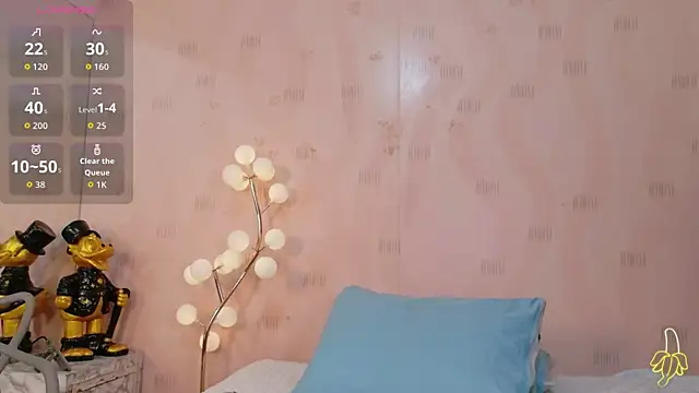 Snapshot of littleebonymommy chatting on April 28, 7:52 pm littleebonymommy online show from April 28, 7:52 pm