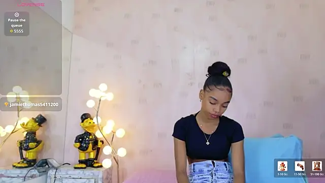 Snapshot of littleebonymommy chatting on June 25, 7:51 pm littleebonymommy online show from June 25, 7:51 pm