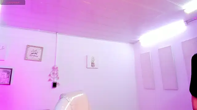 Snapshot of Alexx_Scoot chatting on January 8, 7:56 pm Alexx Scoot online show from January 8, 7:56 pm