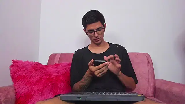 Snapshot of Ethan_Sai___ chatting on December 14, 12:11 am Ethan Sai online show from December 14, 12:11 am