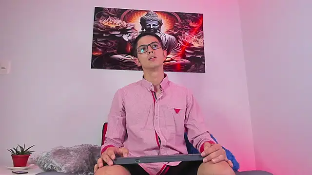 Snapshot of Ethan_Sai___ chatting on February 7, 5:29 pm Ethan Sai online show from February 7, 5:29 pm