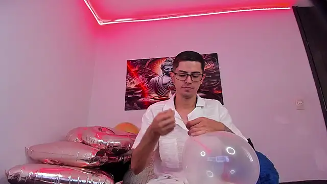 Snapshot of Ethan_Sai___ chatting on September 29, 5:29 pm Ethan Sai online show from September 29, 5:29 pm