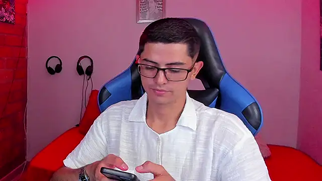 Snapshot of Ethan_Sai___ chatting on October 15, 3:17 am Ethan Sai online show from October 15, 3:17 am