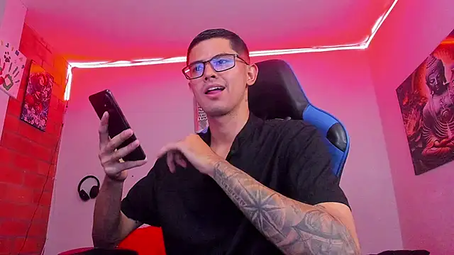 Snapshot of Ethan_Sai___ chatting on October 16, 2:23 am Ethan Sai online show from October 16, 2:23 am