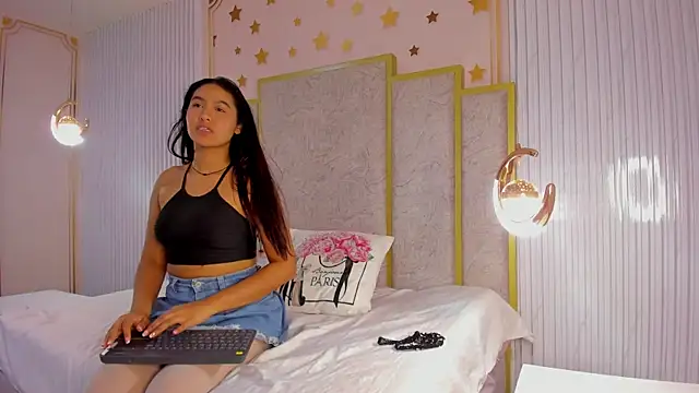 Snapshot of cute_mia23 chatting on December 1, 4:29 pm cute mia23 online show from December 1, 4:29 pm