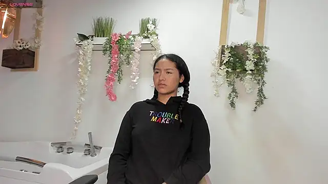 Snapshot of cute_mia23 chatting on January 6, 1:08 pm cute mia23 online show from January 6, 1:08 pm