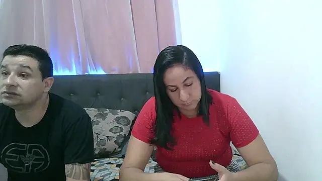 Snapshot of bonnie-e-clyde chatting on January 3, 1:59 am bonnie-e-clyde online show from January 3, 1:59 am