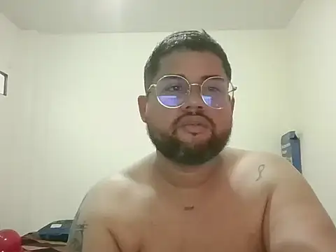 GABRIELGARCIA1313 online show from February 12, 11:00 pm