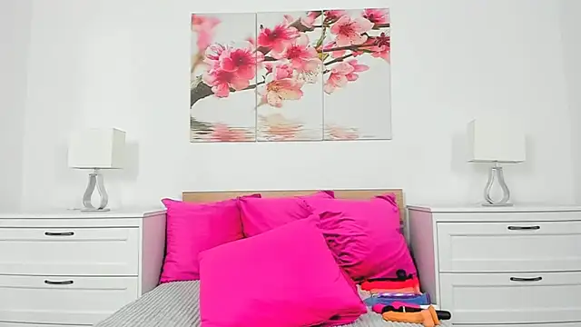 TiaRussel online show from February 27, 9:37 pm