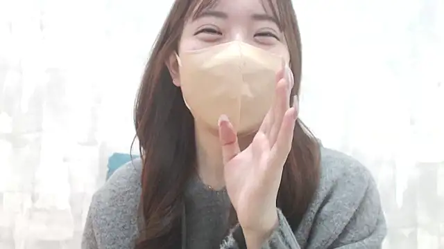 LOVE MOMO LOVE online show from December 5, 11:49 am