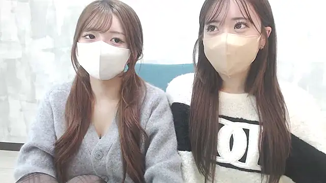 LOVE MOMO LOVE online show from February 15, 11:50 am