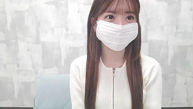 LOVE MOMO LOVE online show from November 13, 11:20 am