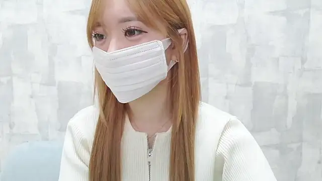 LOVE MOMO LOVE online show from March 2, 11:28 am