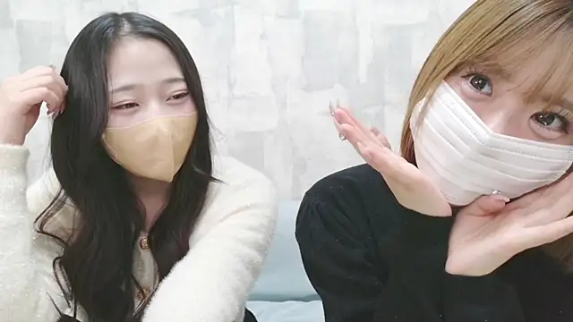 LOVE MOMO LOVE online show from April 7, 12:05 pm