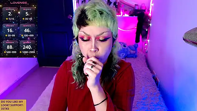 Snapshot of rosse_ivy chatting on December 16, 3:32 pm rosse ivy online show from December 16, 3:32 pm