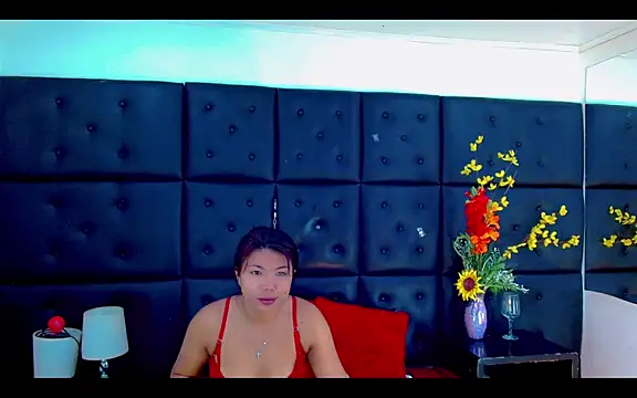 Snapshot of Isalombardi chatting on February 25, 2:32 am Isalombardi online show from February 25, 2:32 am