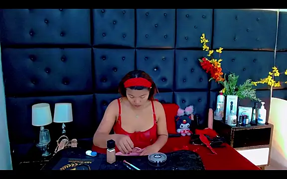 Snapshot of Isalombardi chatting on March 31, 2:24 am Isalombardi online show from March 31, 2:24 am