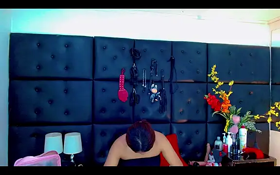 Snapshot of Isalombardi chatting on April 8, 2:22 am Isalombardi online show from April 8, 2:22 am
