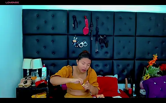 Snapshot of Isalombardi chatting on April 24, 2:25 am Isalombardi online show from April 24, 2:25 am