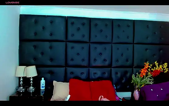 Snapshot of Isalombardi chatting on April 28, 2:27 am Isalombardi online show from April 28, 2:27 am