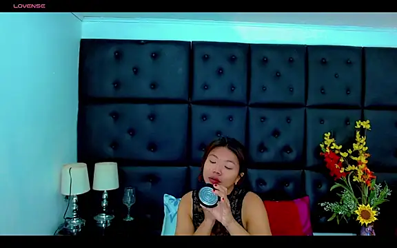 Snapshot of Isalombardi chatting on May 5, 2:30 am Isalombardi online show from May 5, 2:30 am