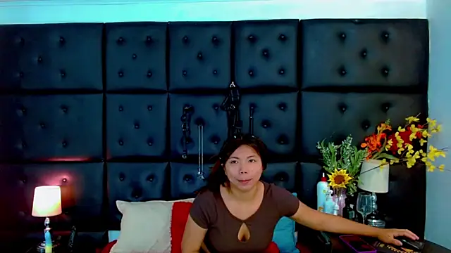 Isalombardi online show from June 17, 2:47 am