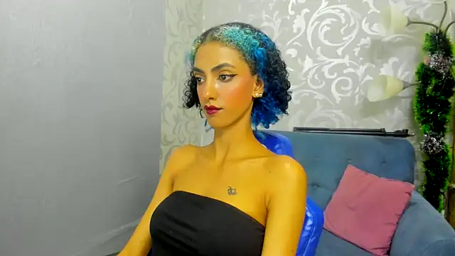 Snapshot of Queen_Cuarxxo chatting on January 11, 3:02 am Queen Cuarxxo online show from January 11, 3:02 am