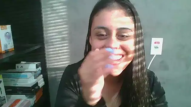 Snapshot of amorinha99 chatting on May 13, 8:06 pm amorinha99 online show from May 13, 8:06 pm