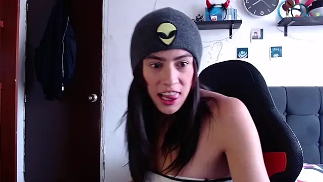 Lauraxdoll online show from February 4, 8:59 pm