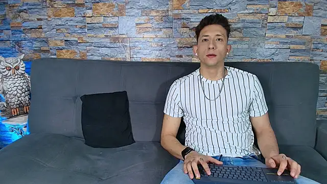 Snapshot of Maykol_Victoriasr chatting on November 18, 6:51 am Maykol Victoriasr online show from November 18, 6:51 am