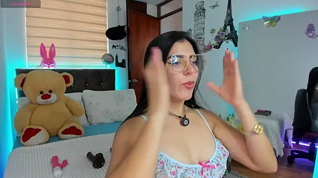 Luxxur69 online show from April 28, 4:45 pm