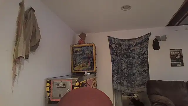 Snapshot of AddieAssets chatting on December 9, 4:34 am AddieAssets online show from December 9, 4:34 am