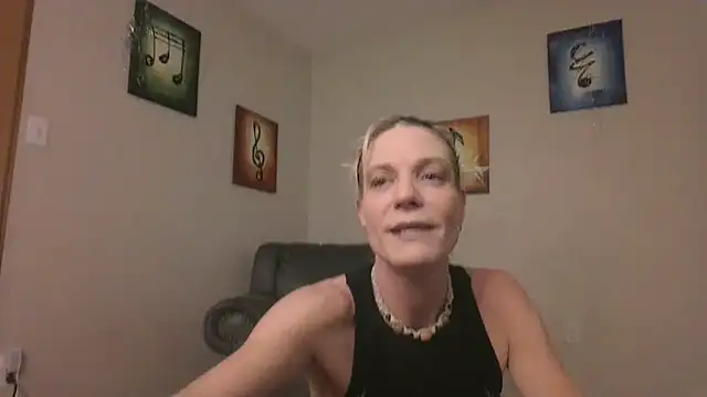 Snapshot of AddieAssets chatting on December 19, 4:45 am AddieAssets online show from December 19, 4:45 am