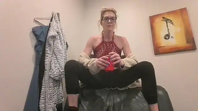 Snapshot of AddieAssets chatting on September 29, 10:31 am AddieAssets online show from September 29, 10:31 am