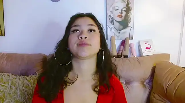 Snapshot of hinataleecs chatting on February 5, 7:29 am hinataleecs online show from February 5, 7:29 am