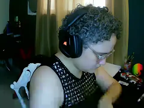 Snapshot of lolalicious_7583 chatting on February 4, 4:46 pm lolalicious 7583 online show from February 4, 4:46 pm