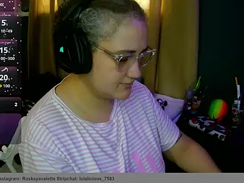 Snapshot of lolalicious_7583 chatting on February 12, 3:29 pm lolalicious 7583 online show from February 12, 3:29 pm