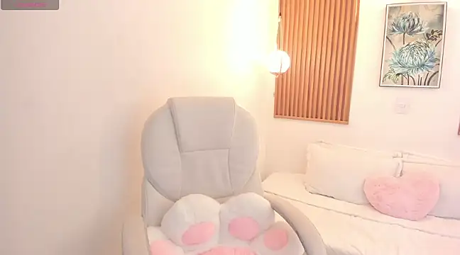 Snapshot of smallgiant27 chatting on March 16, 7:59 am smallgiant27 online show from March 16, 7:59 am