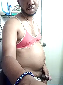 Snapshot of Mmm992170 chatting on February 6, 1:03 pm Mmm992170 online show from February 6, 1:03 pm