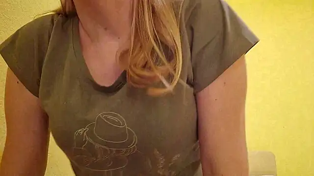 Snapshot of EstrellaWalters chatting on January 13, 11:08 am EstrellaWalters online show from January 13, 11:08 am