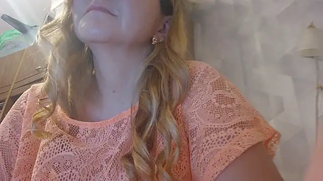 Snapshot of EstrellaWalters chatting on October 7, 9:17 am EstrellaWalters online show from October 7, 9:17 am