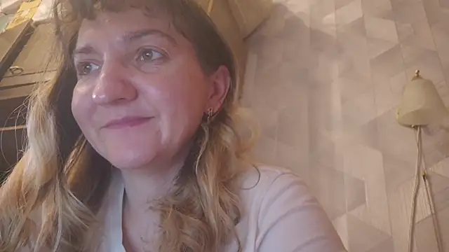 Snapshot of EstrellaWalters chatting on April 28, 10:09 am EstrellaWalters online show from April 28, 10:09 am